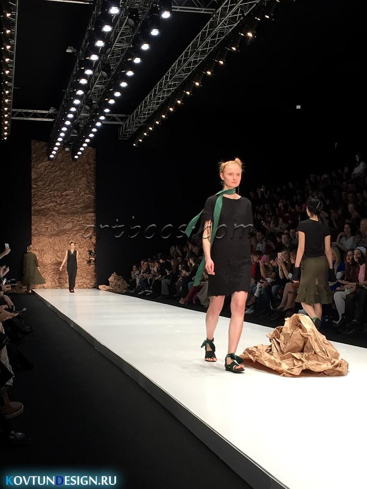 Показ А.Ванюшиной на Mercedes Benz design week