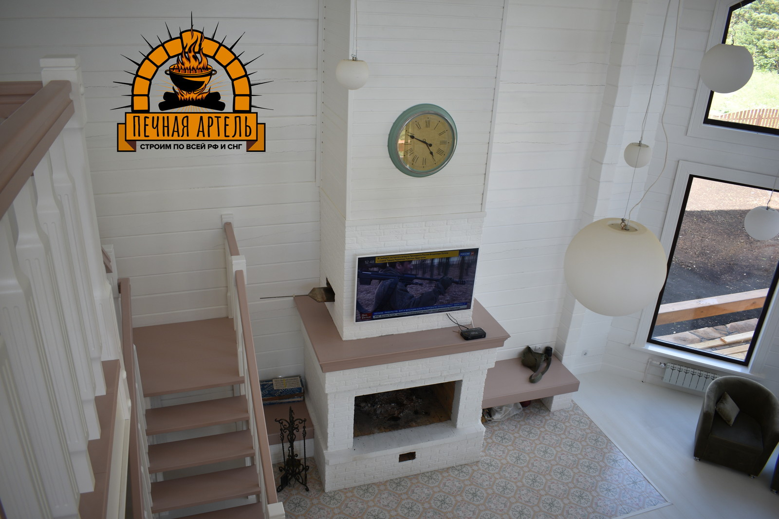 Классический камин с открытой топкой