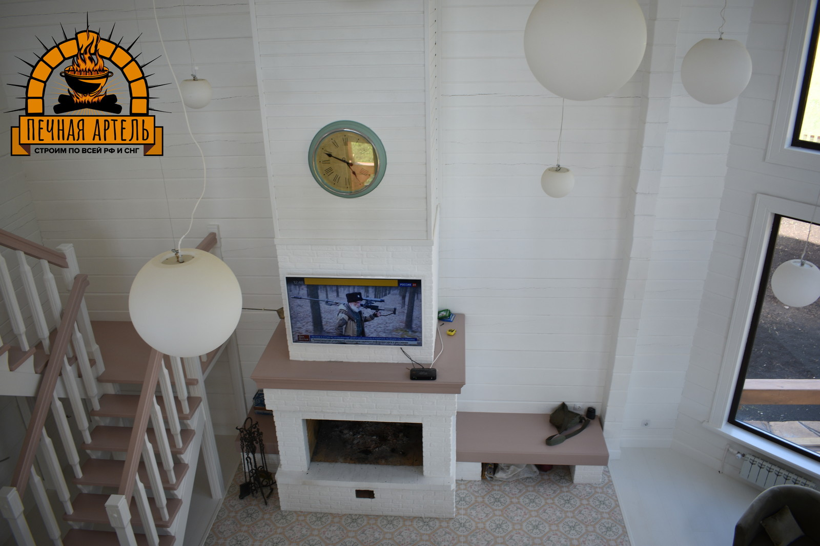 Классический камин с открытой топкой