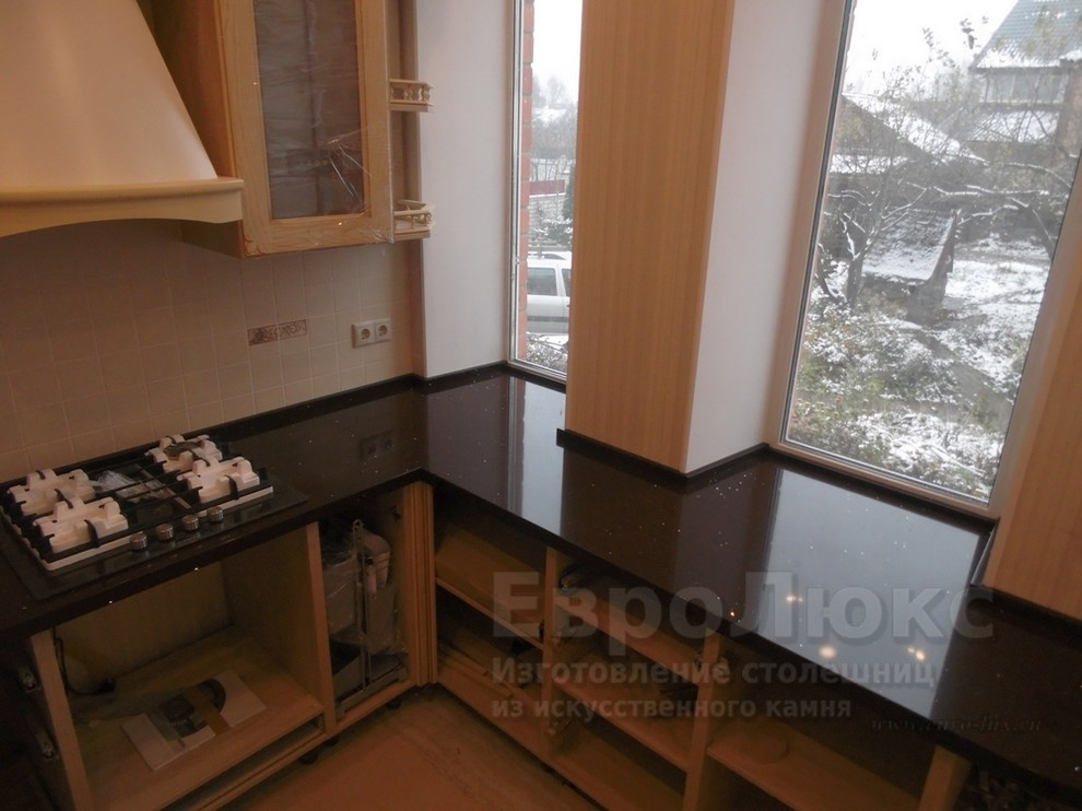 Обложка проекта: Г-образная кварцевая столешница с подоконником PlazaStone 8210 Stella Marrone