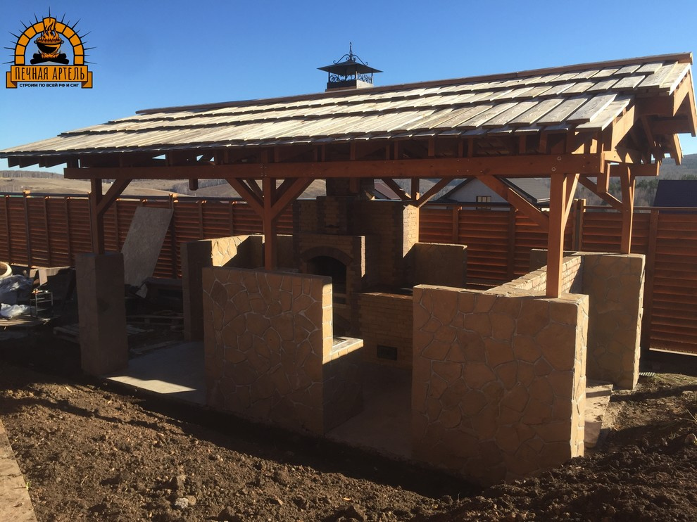 Открытая беседка с отделкой натуральным камнем