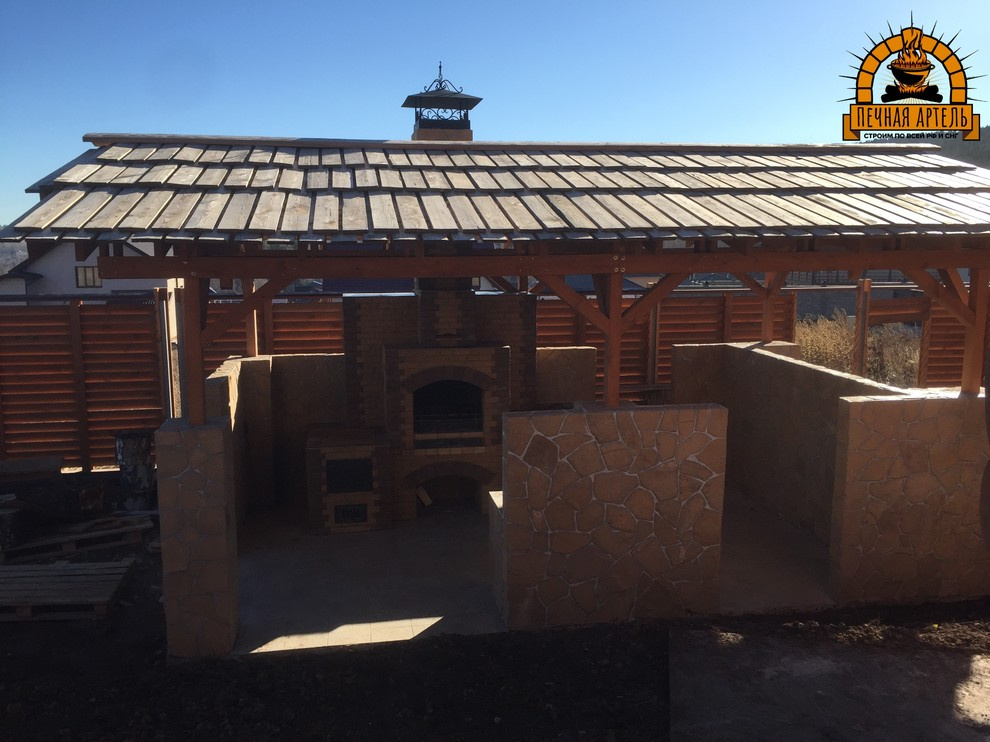 Открытая беседка с отделкой натуральным камнем