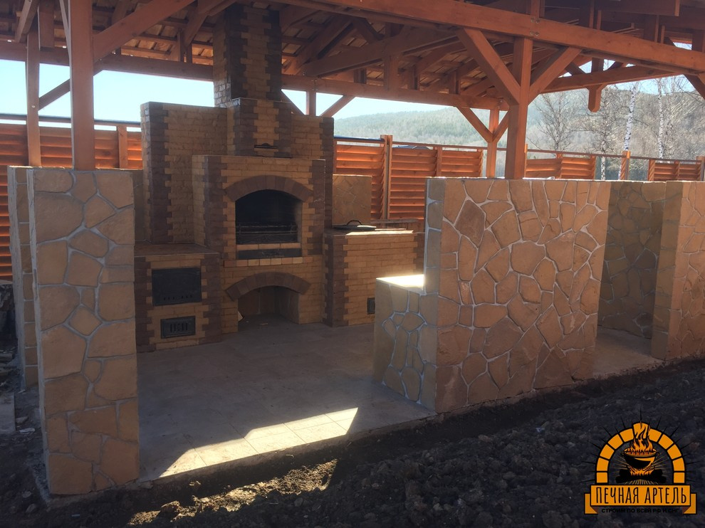 Открытая беседка с отделкой натуральным камнем