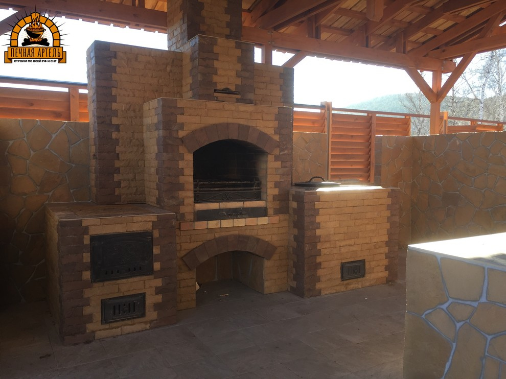 Открытая беседка с отделкой натуральным камнем