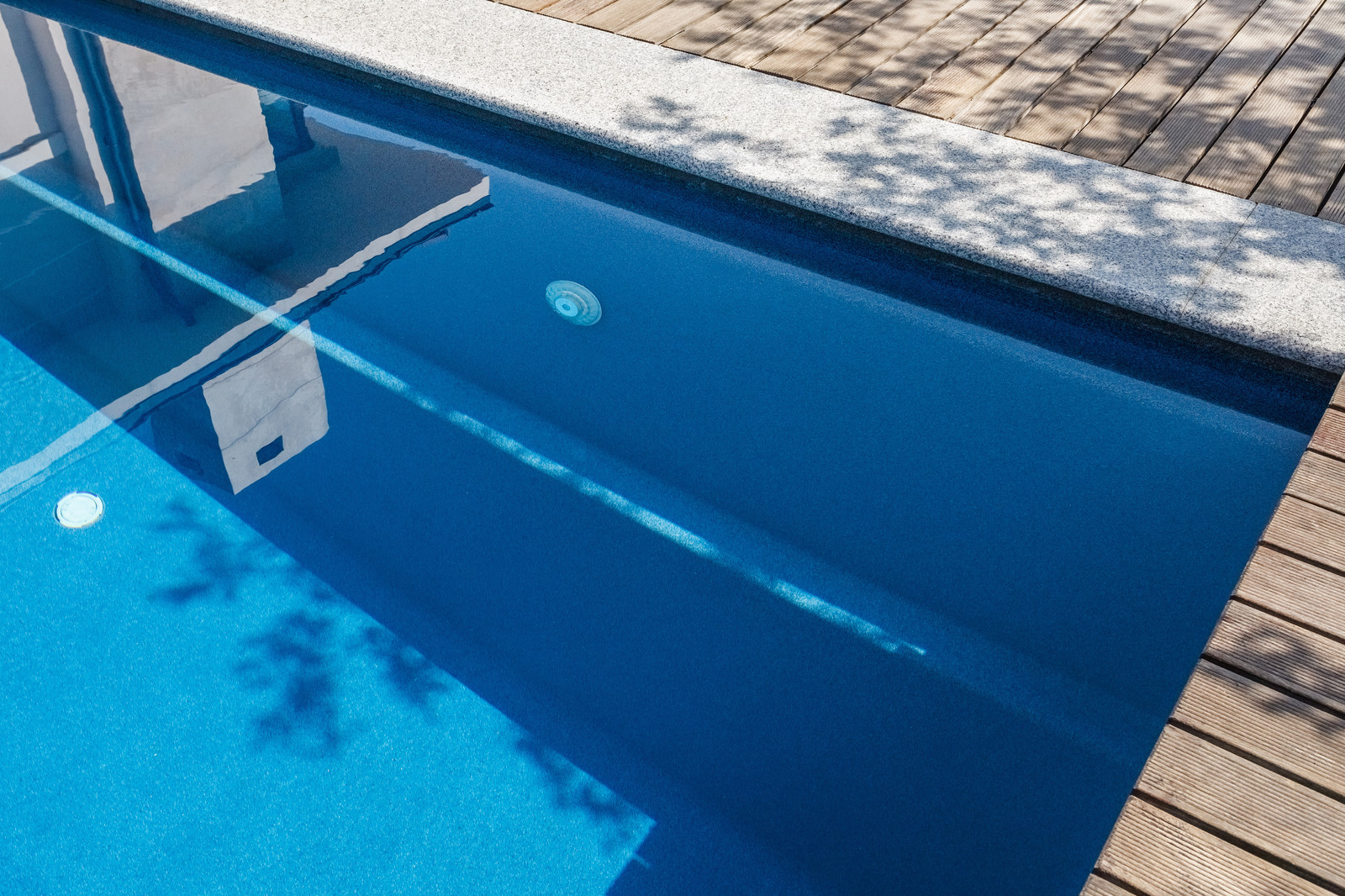 Открытый бассейн.