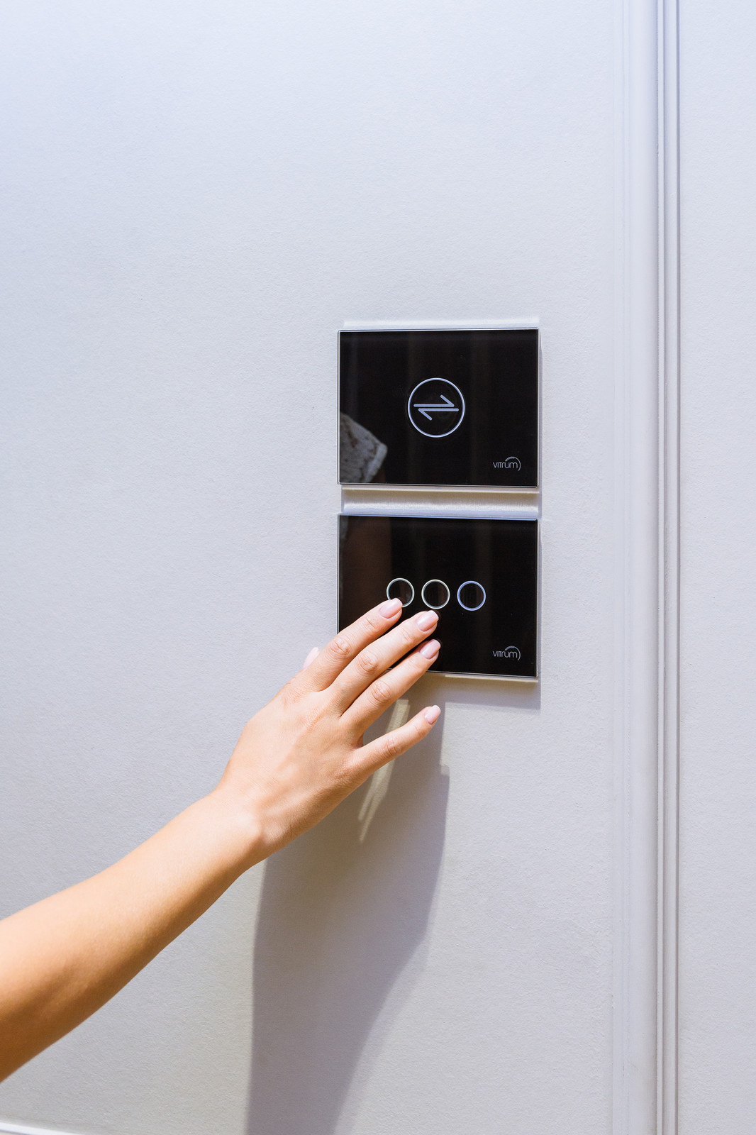 Шоу Рум в Ташкенте, CONTROL4 и выключатели Vitrum