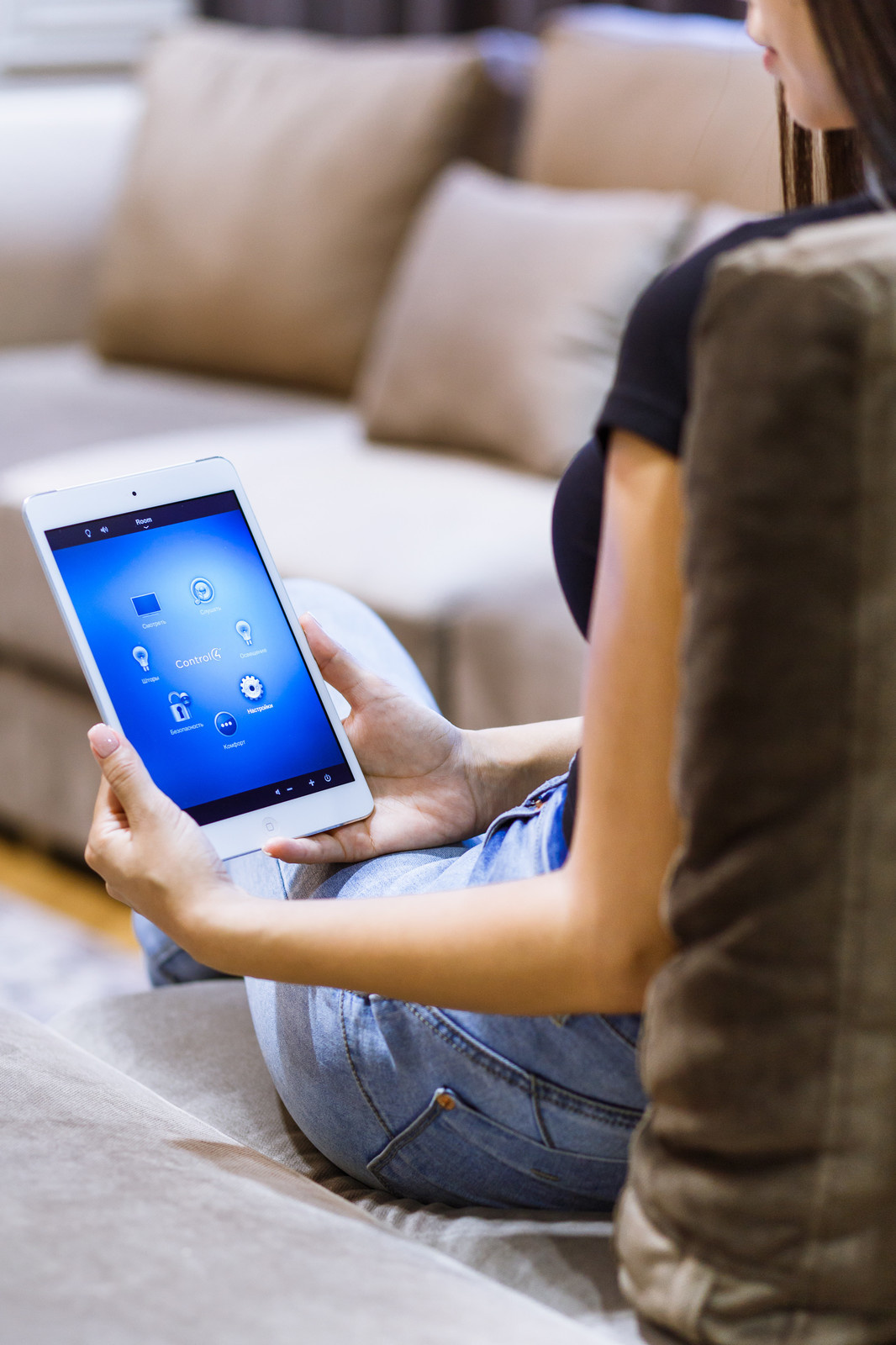 Шоу Рум в Ташкенте, CONTROL4 и выключатели Vitrum