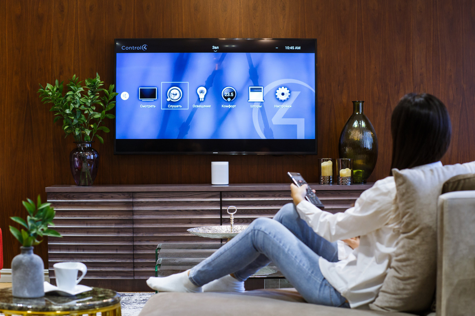 Шоу Рум в Ташкенте, CONTROL4 и выключатели Vitrum