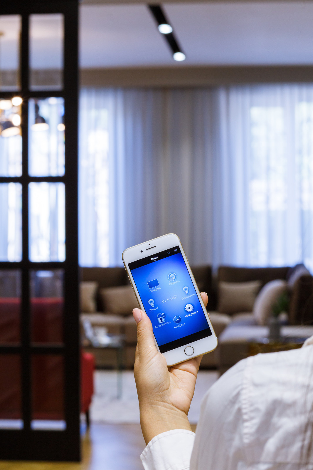 Шоу Рум в Ташкенте, CONTROL4 и выключатели Vitrum