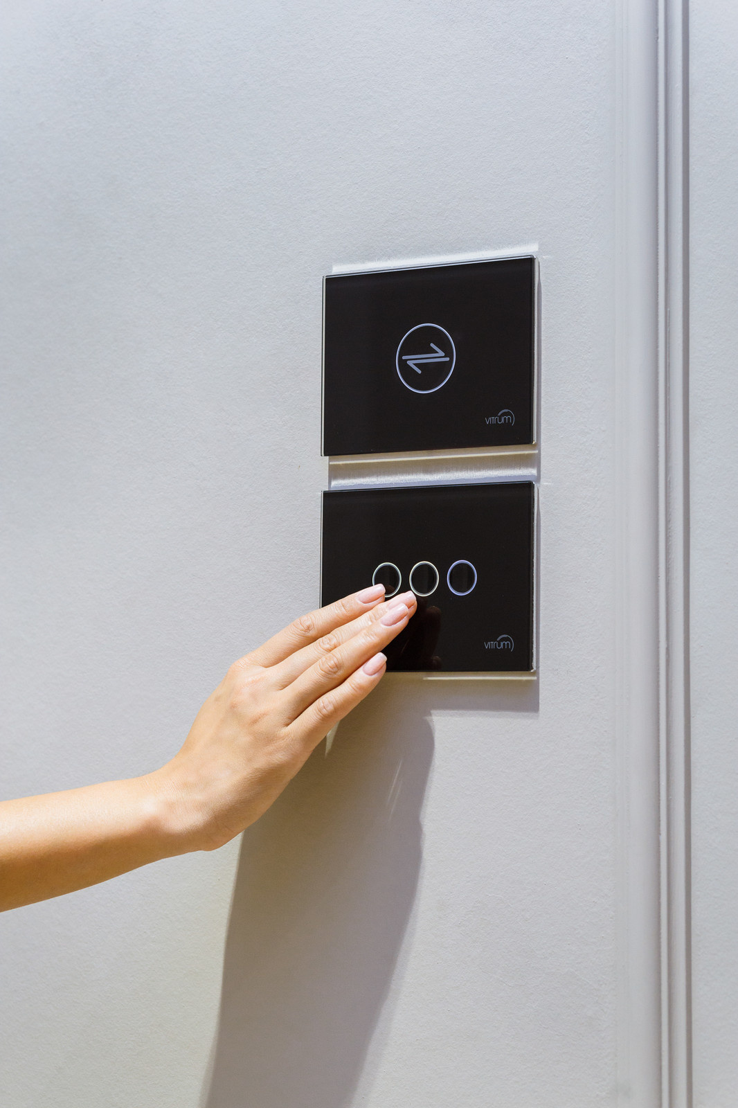 Шоу Рум в Ташкенте, CONTROL4 и выключатели Vitrum