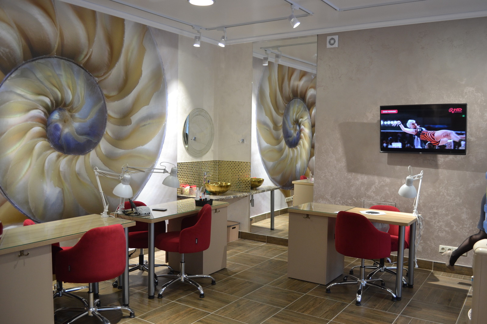 реализованный проект ногтевой студии "2х2"