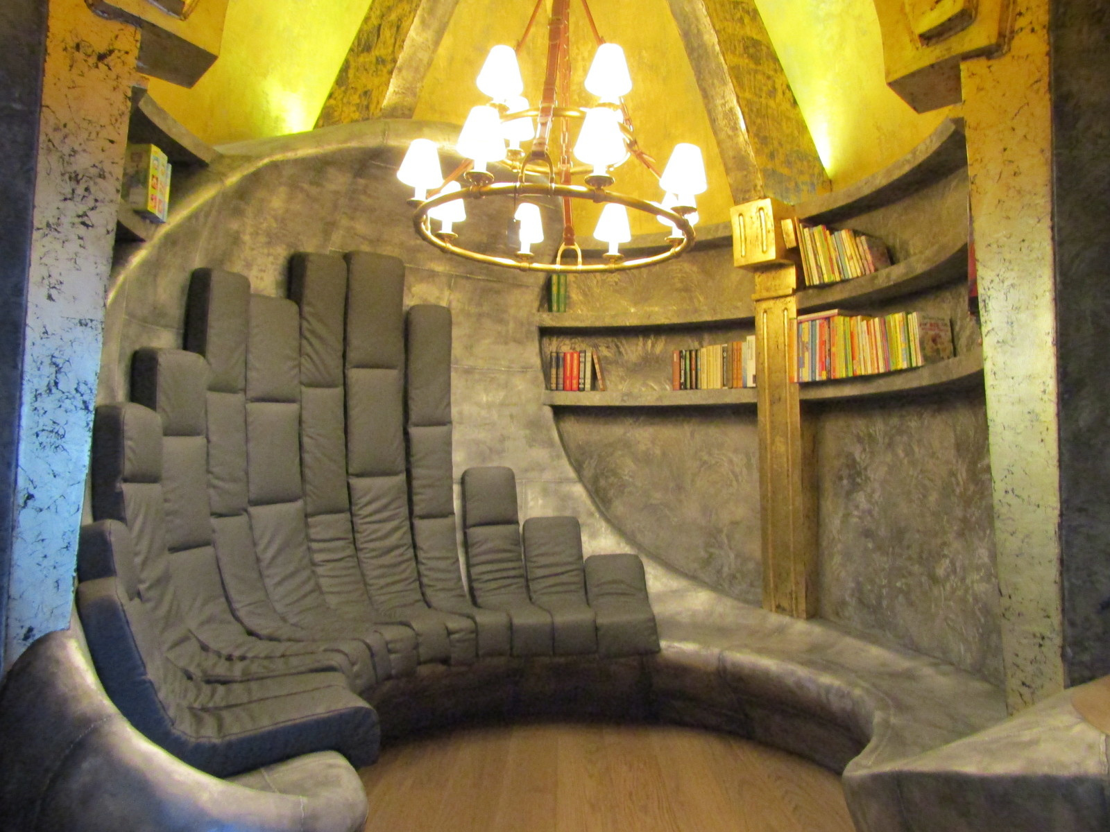 "Арт-Деко в Петербургском стиле"