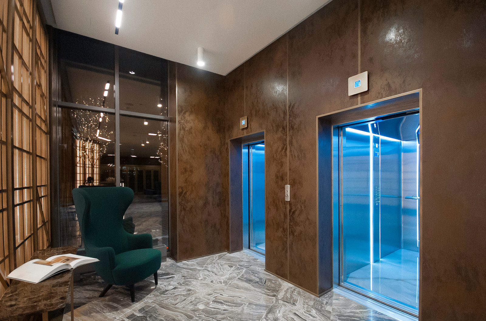 ИНТЕРЬЕРЫ / INTERIORS