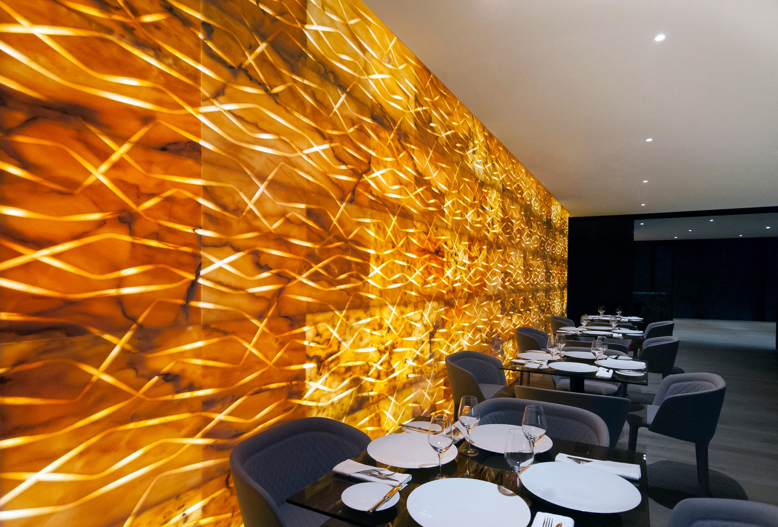 ИНТЕРЬЕРЫ / INTERIORS