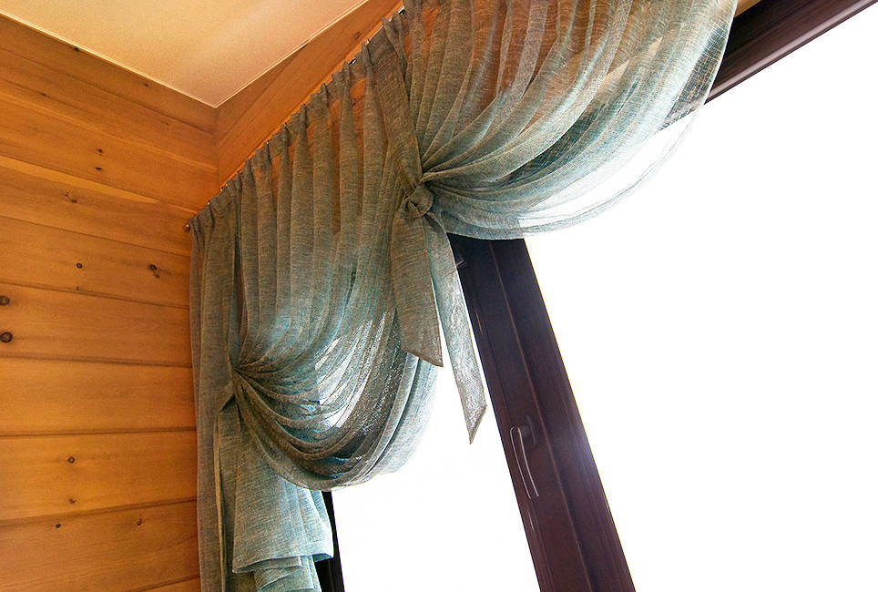 Шторы в деревянный дом