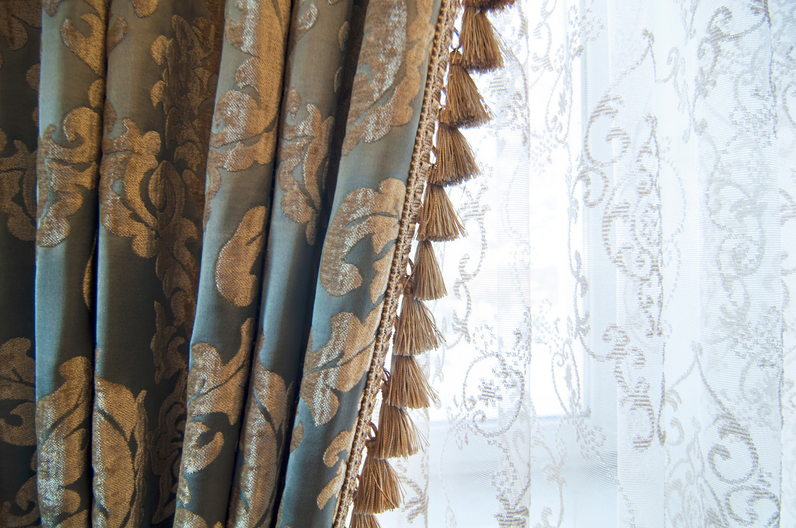 Шторы для маленького замка 2018