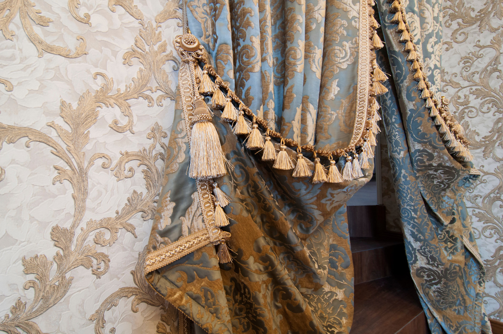 Шторы для маленького замка 2018