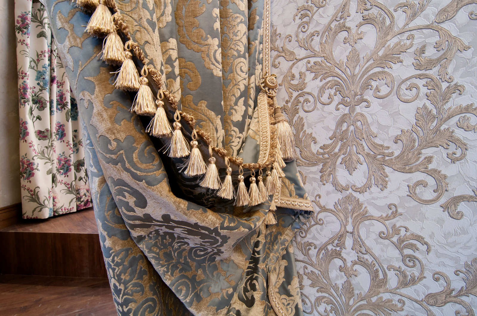 Шторы для маленького замка 2018