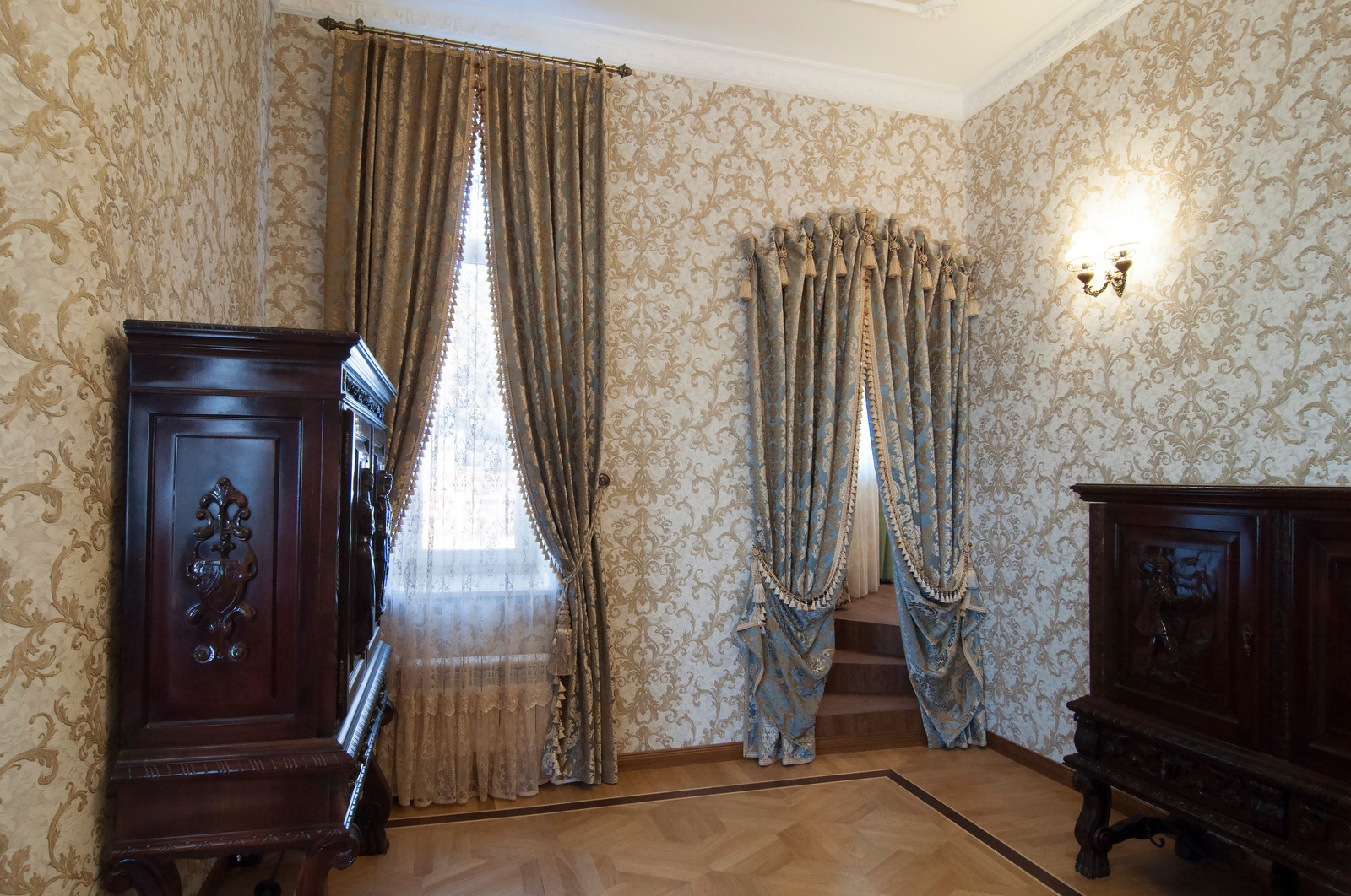 Шторы для маленького замка 2018