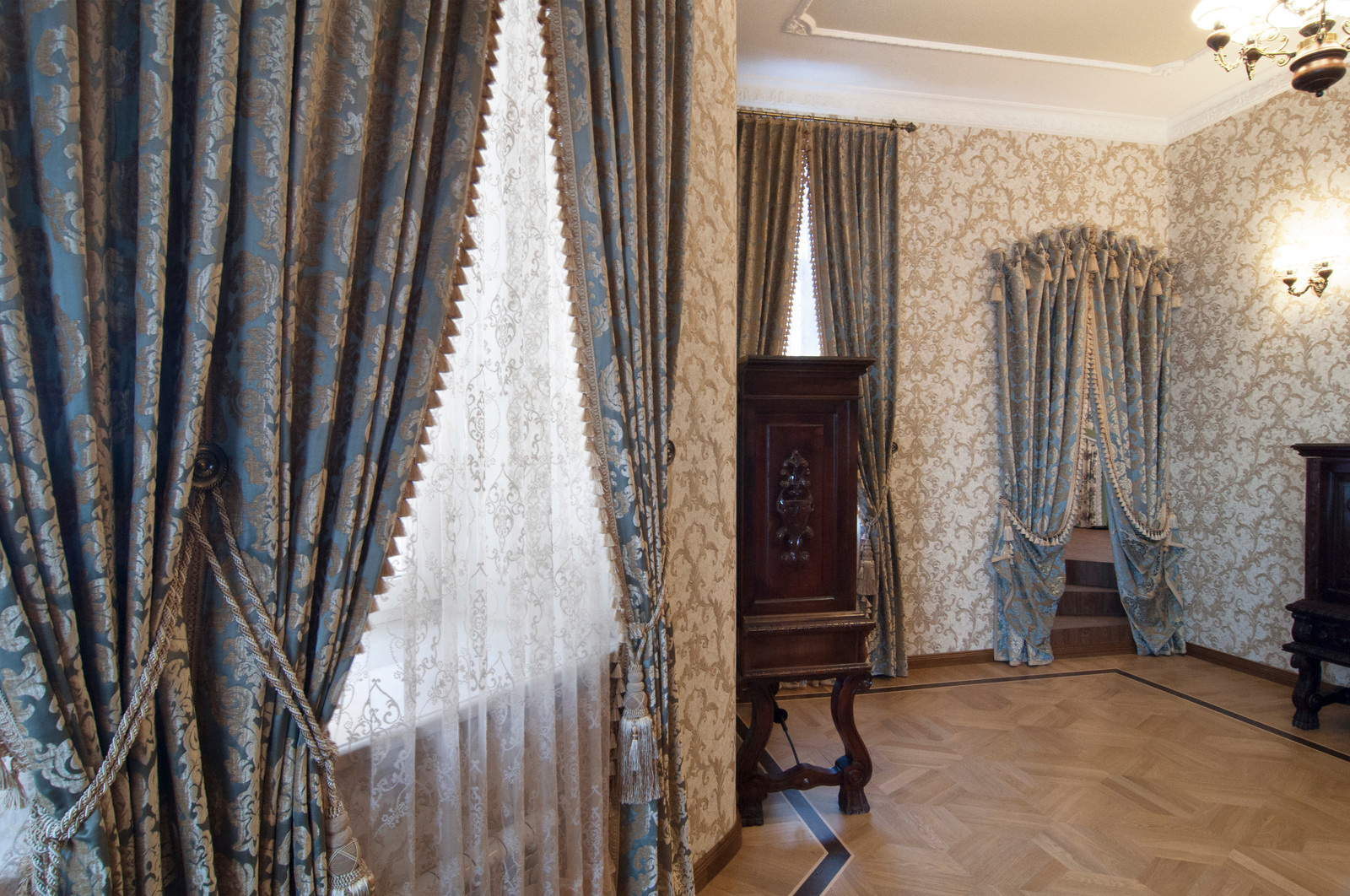 Шторы для маленького замка 2018