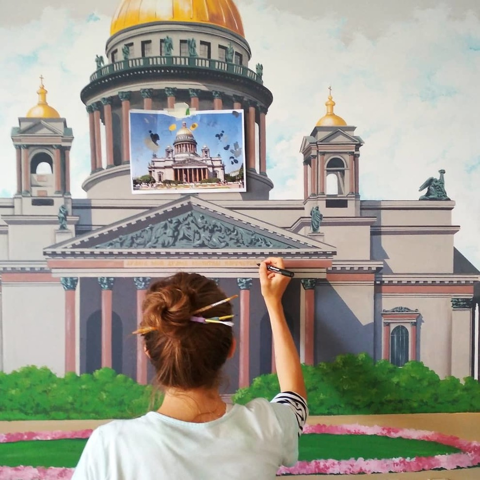 Роспись стен в зале