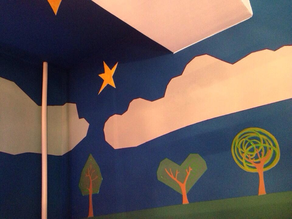 Фрагмент росписи детской комнаты, спальная зона. 2017