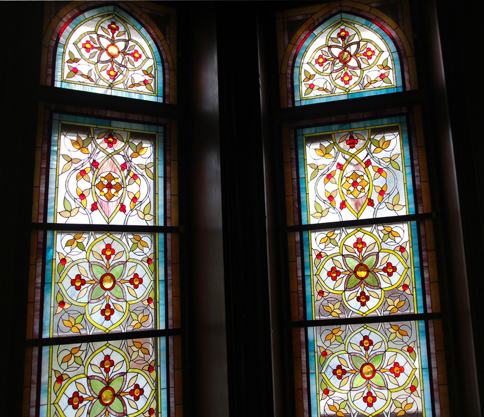 Витражи в столовой загородного дома