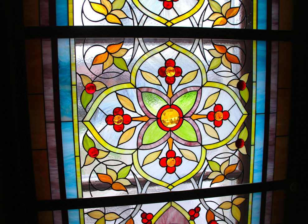 Витражи в столовой загородного дома