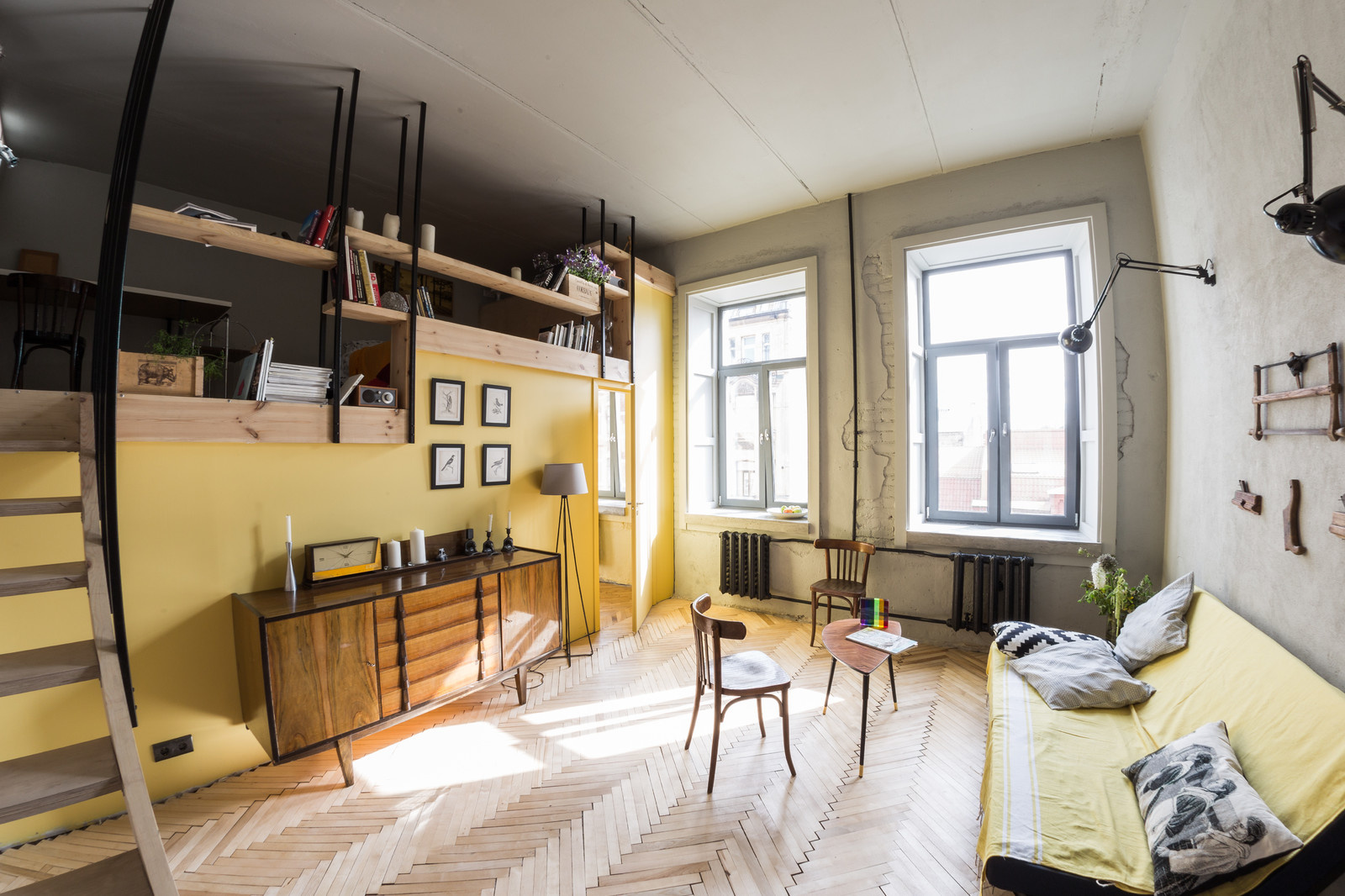 Небольшая двухъярусная квартира