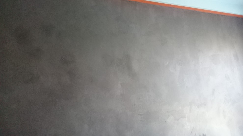 Кухонная стена в сером цвете с золотым растительным узором 10 м2