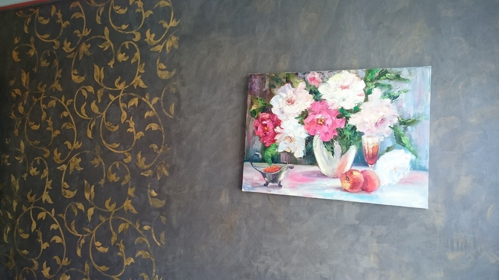 Кухонная стена в сером цвете с золотым растительным узором 10 м2