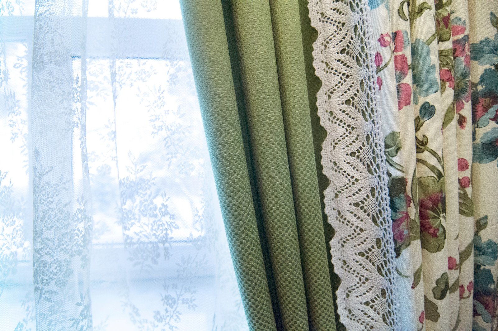 Обложка проекта: Шторы для маленького замка 2018