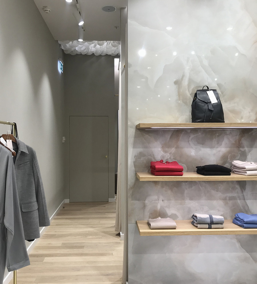 Ламельный потолок для примерочной 12 Storeez в г. Казани