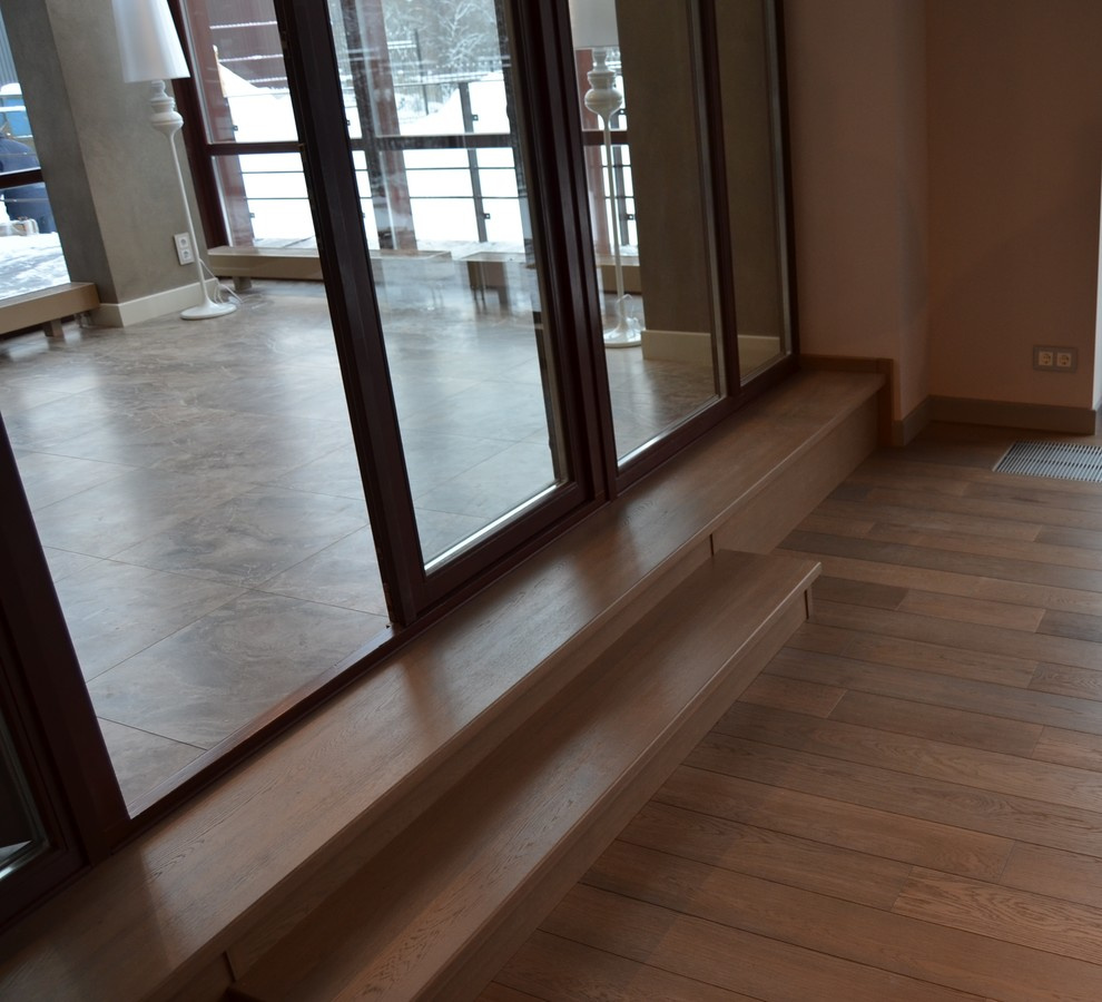 Стильная лестница со стеклянным ограждением (2018)