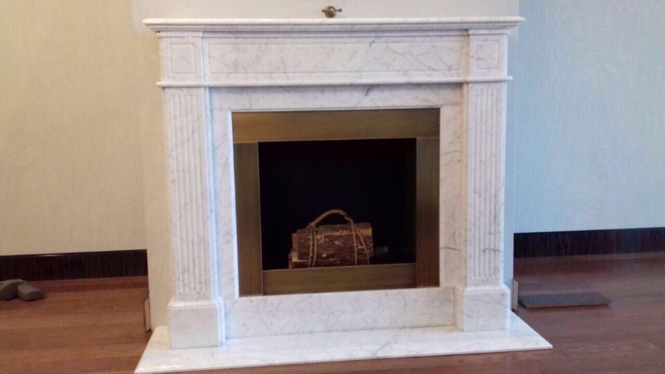 Классический камин из мрамора Bianco Carrara