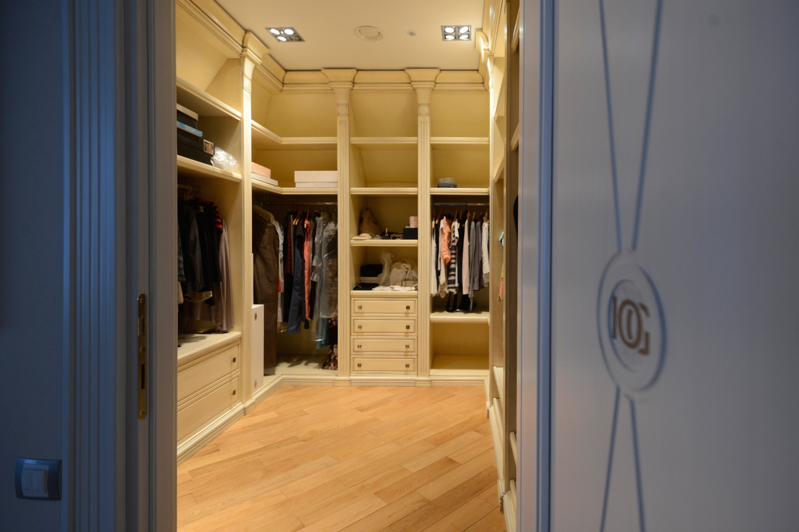 Гардеробная в мансардном помещении