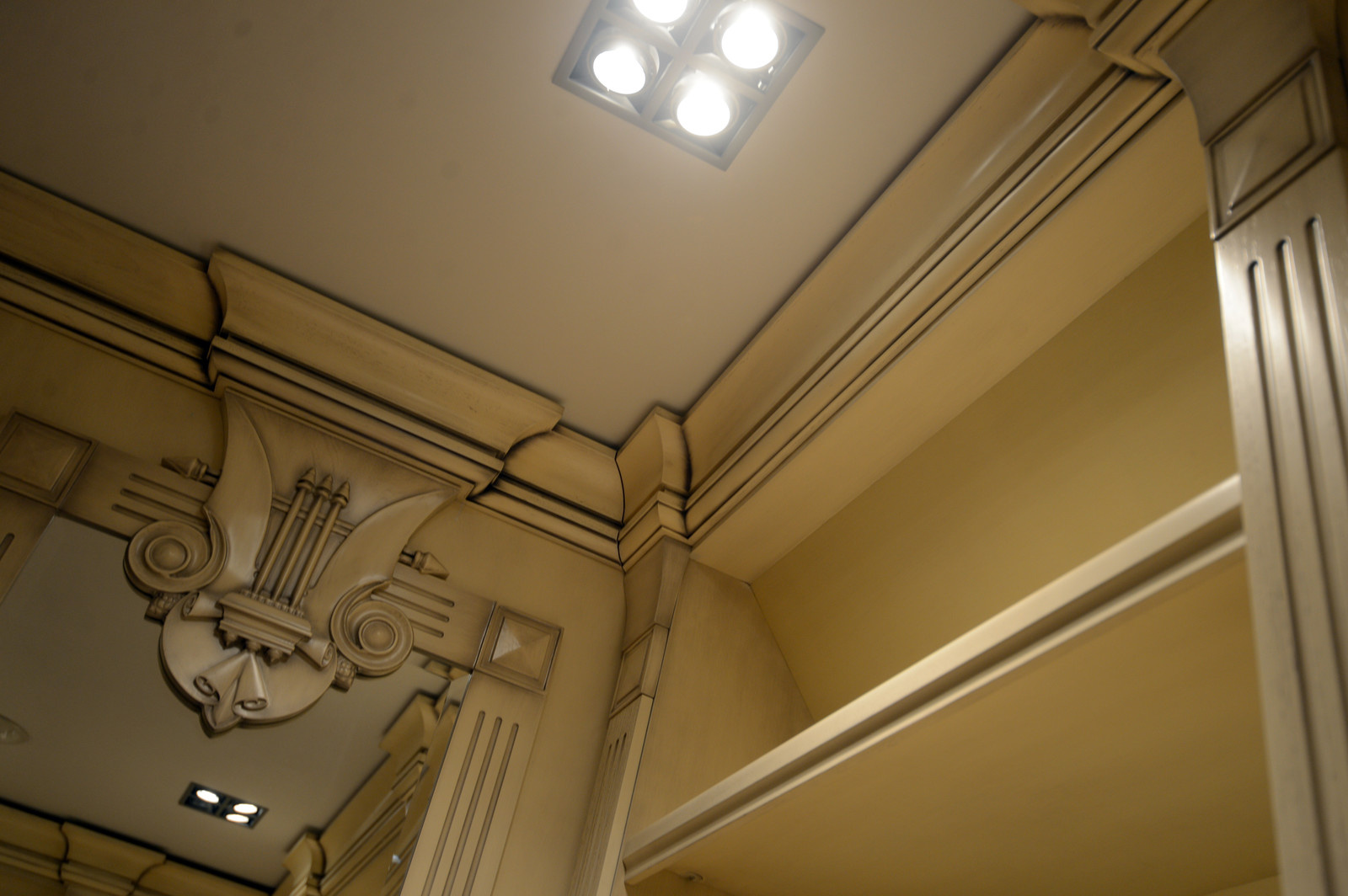 Гардеробная в мансардном помещении