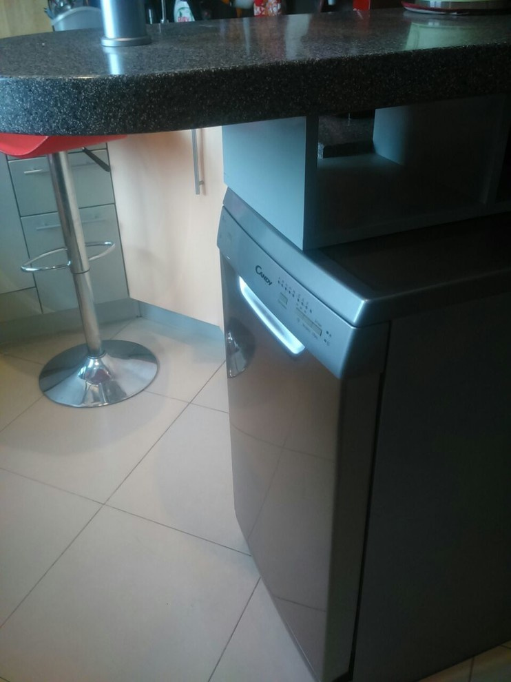 installation of the dishwasher in the mounted kitchen