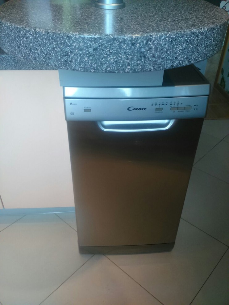 installation of the dishwasher in the mounted kitchen