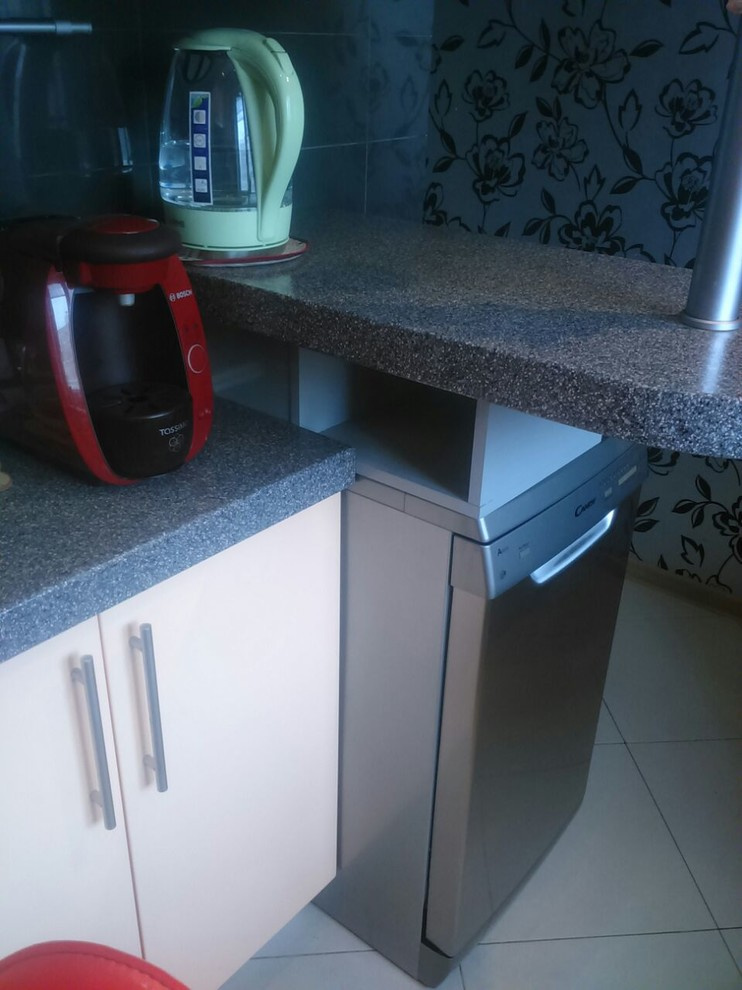 installation of the dishwasher in the mounted kitchen