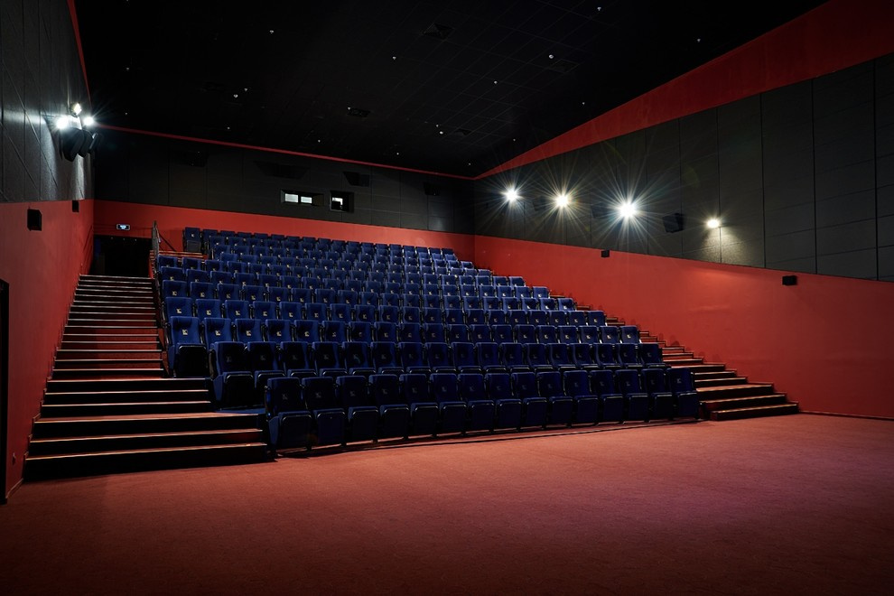 Строительно-монтажные работы в кинотеатре Каро ТЦ Щука