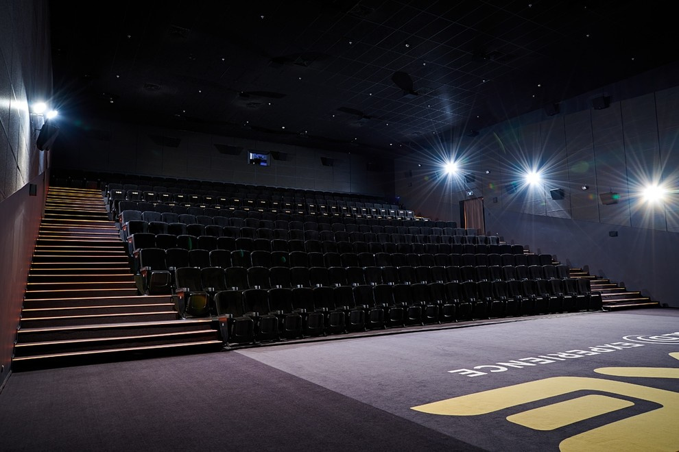 Строительно-монтажные работы в кинотеатре Каро ТЦ Щука