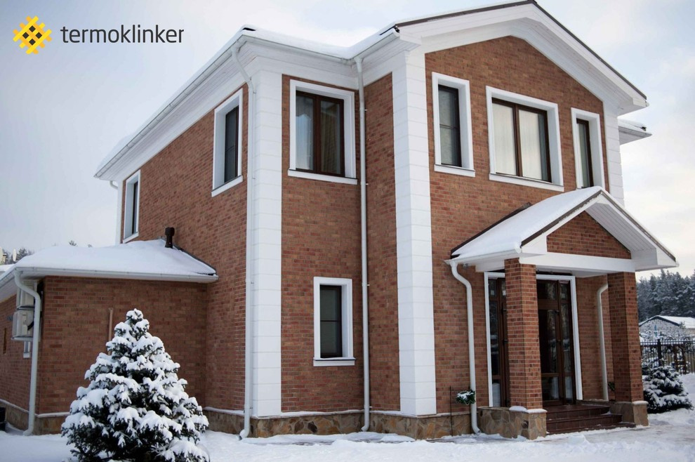 2352