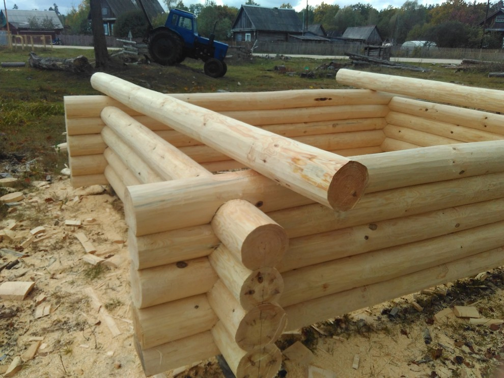 Баня из сосны ручной рубки