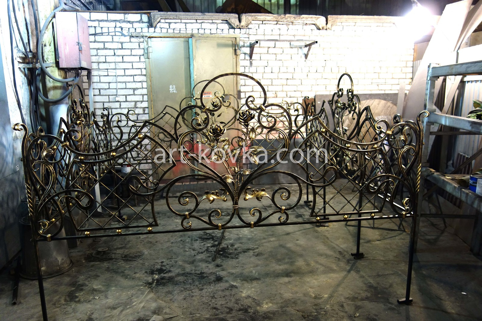 Обложка проекта: Ограда кованая с розами