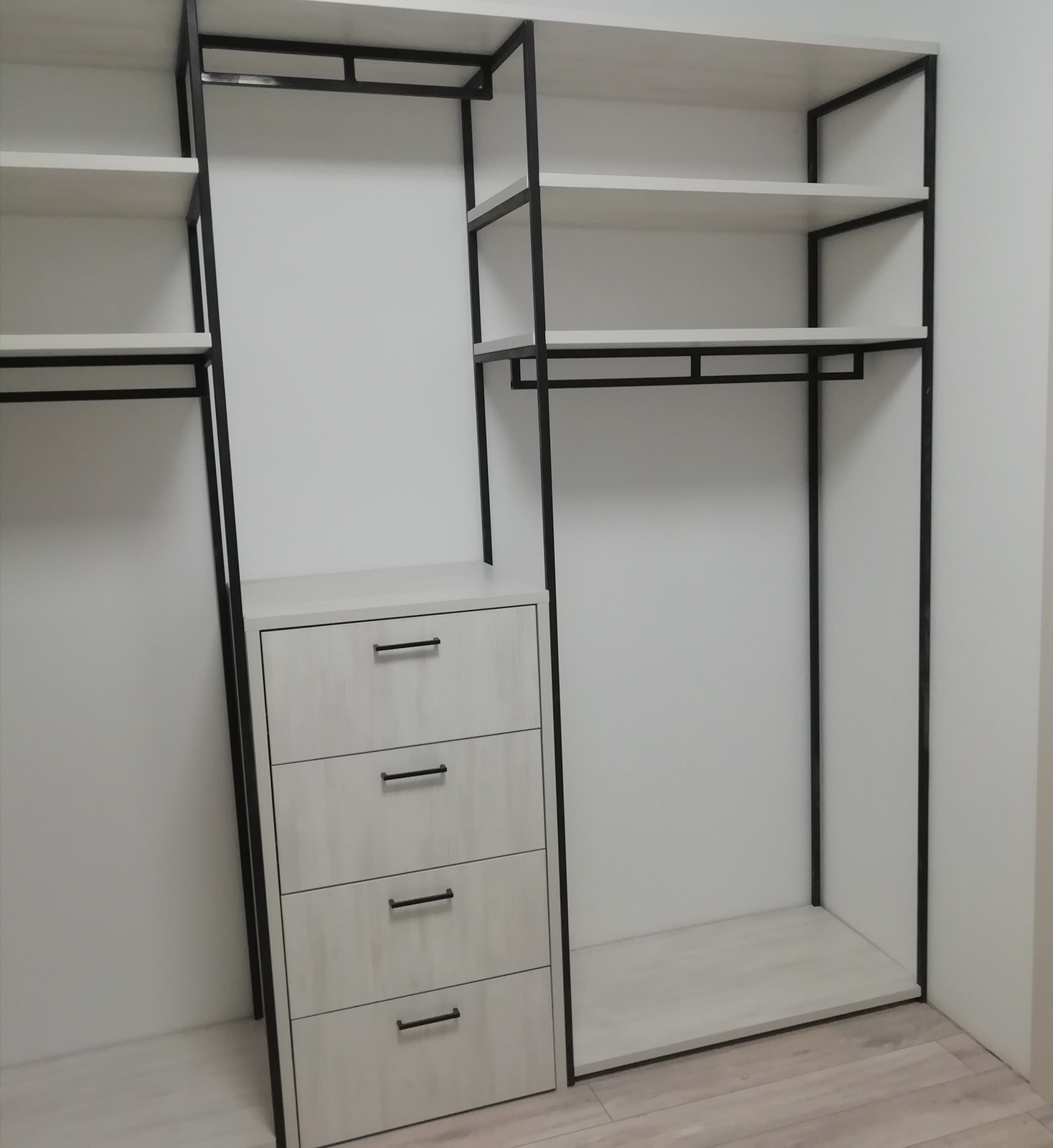 Обложка проекта: Гардеробная в таунхаусе