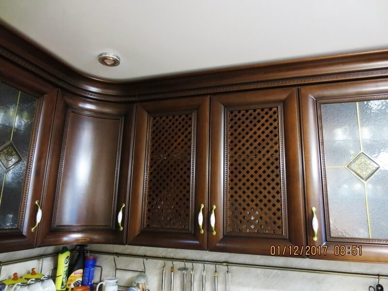 Кухня из с фасадами из массива ясеня