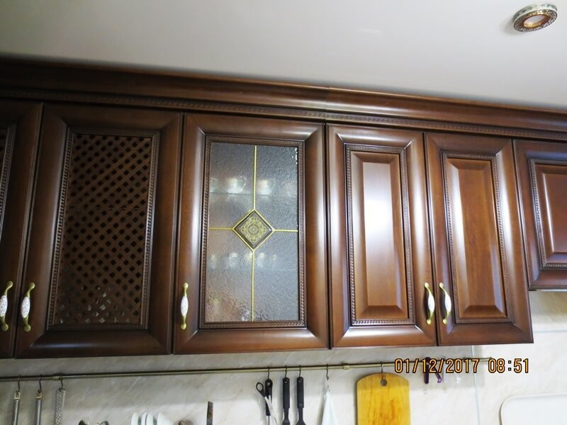 Кухня из с фасадами из массива ясеня