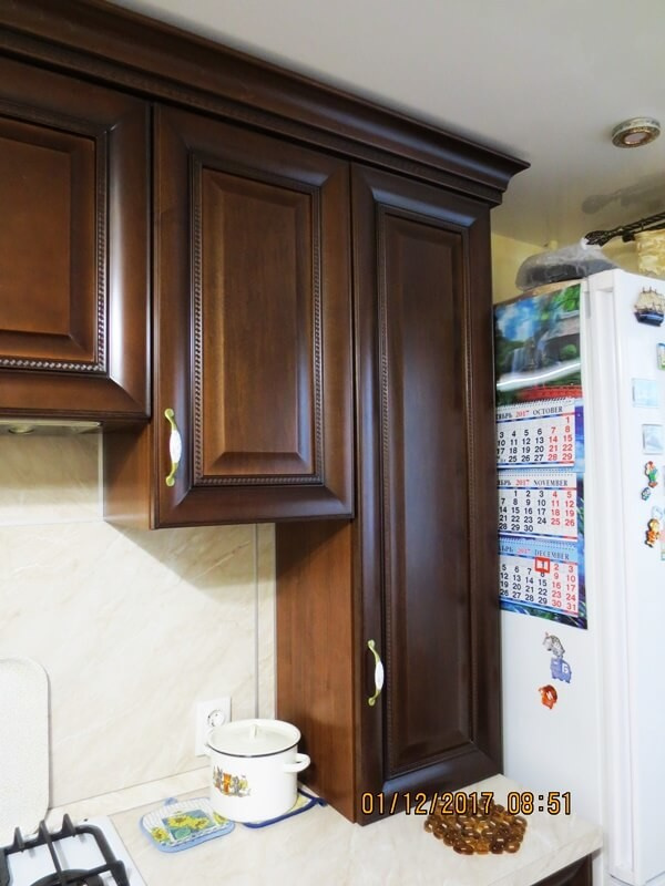 Кухня из с фасадами из массива ясеня