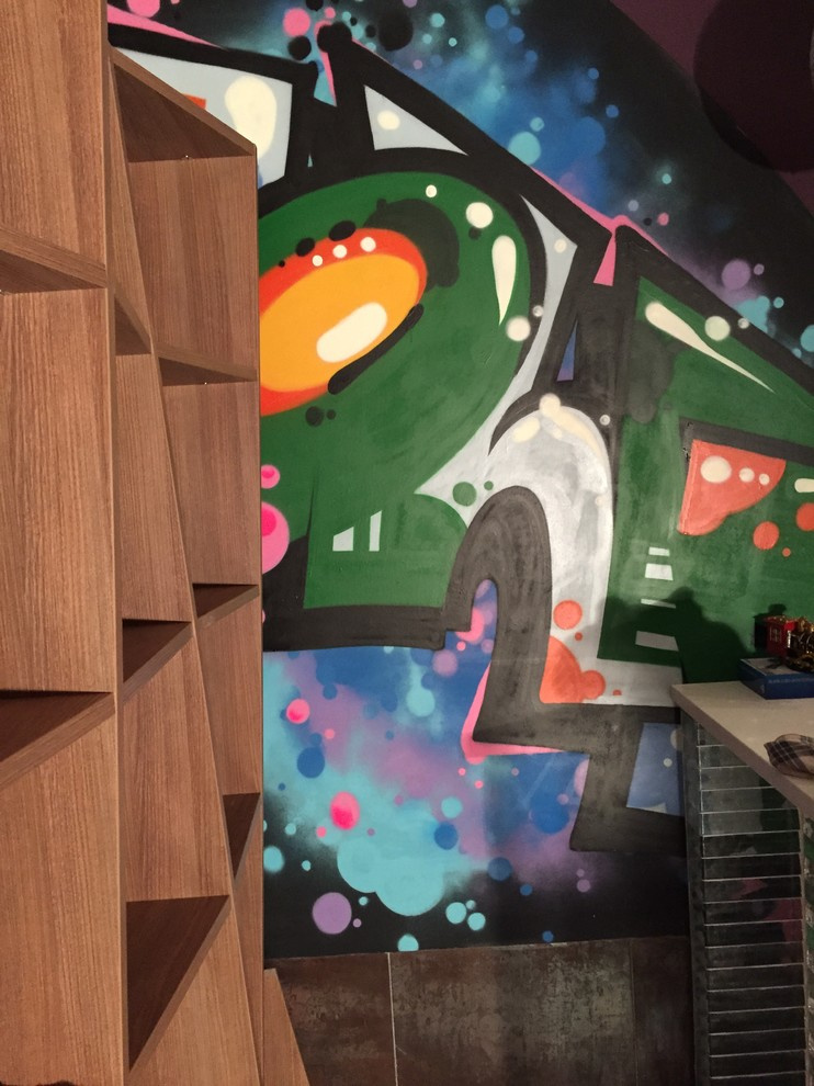 Пьяный стеллаж